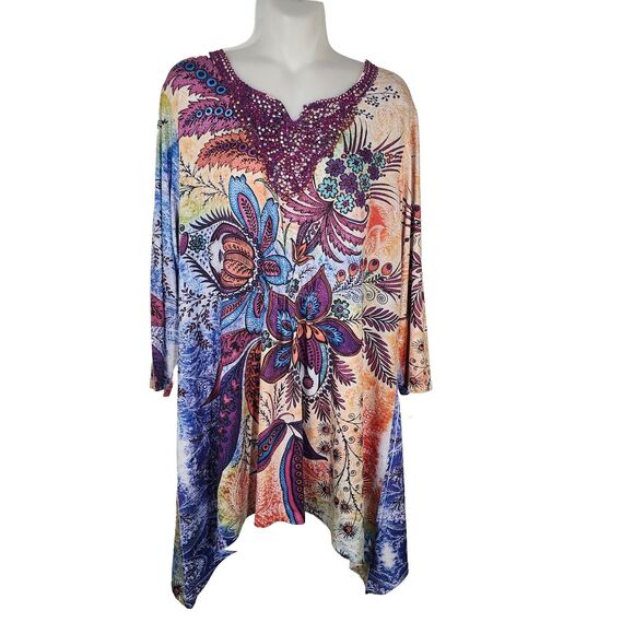 Simply Emma Womens Top Size 1X Beaded Shark Hem 3/4 Sleeve Floral Print Split V - Picture 1 of 14